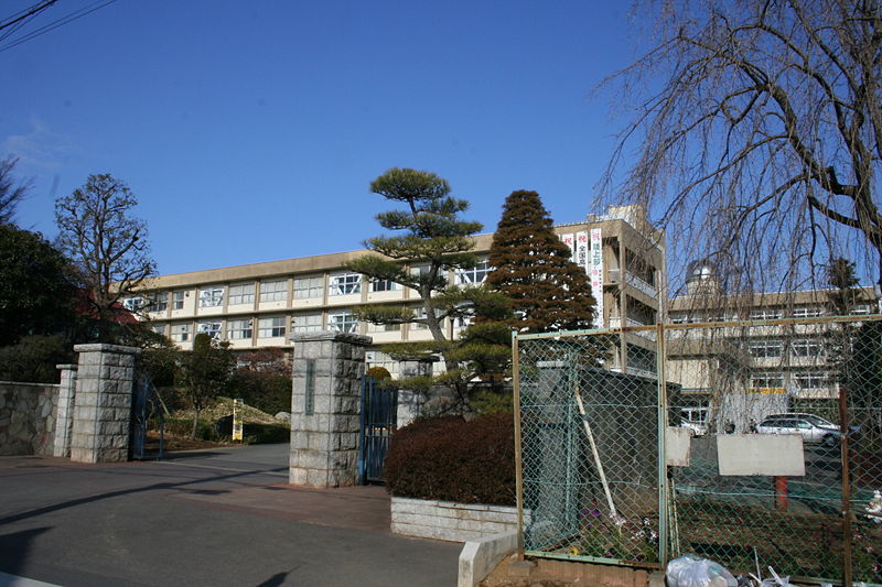 高校・高専　松山高等学校（高校・高専）まで641m