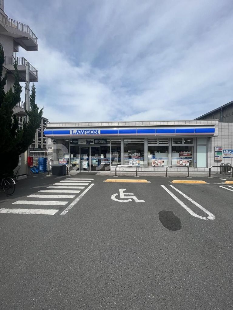 コンビニ　ローソン板橋坂下一丁目店（コンビニ）まで90m