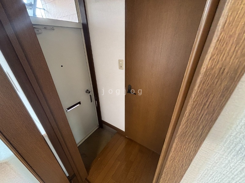 玄関　明るい開放的な玄関です。