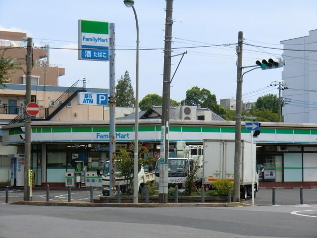 コンビニ　ファミリーマート（コンビニ）まで490m