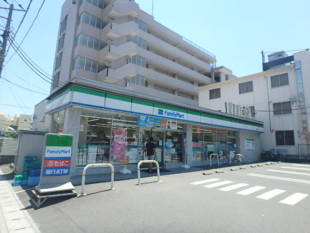 コンビニ　ファミリーマート（コンビニ）まで517m