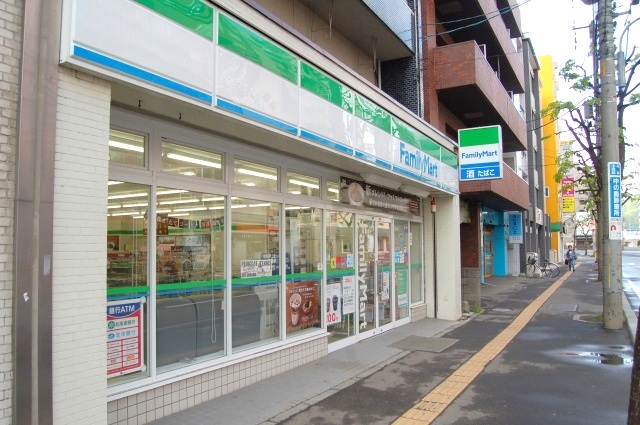 コンビニ　ファミリーマート札幌中の島店（コンビニ）まで178m