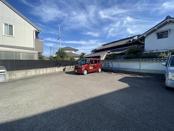 駐車場　敷地内駐車場！
