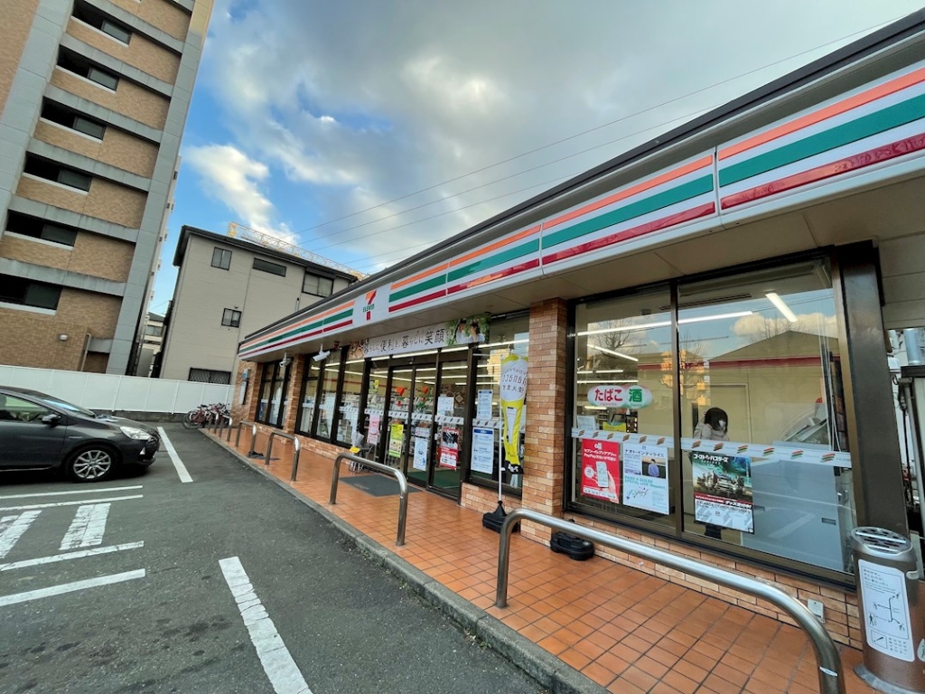 コンビニ　セブンイレブン 福岡高宮駅前店（コンビニ）まで383m