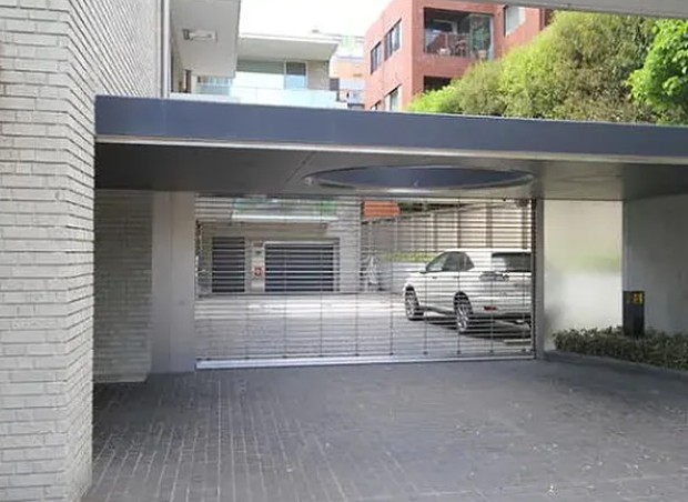 駐車場　プラウド南青山