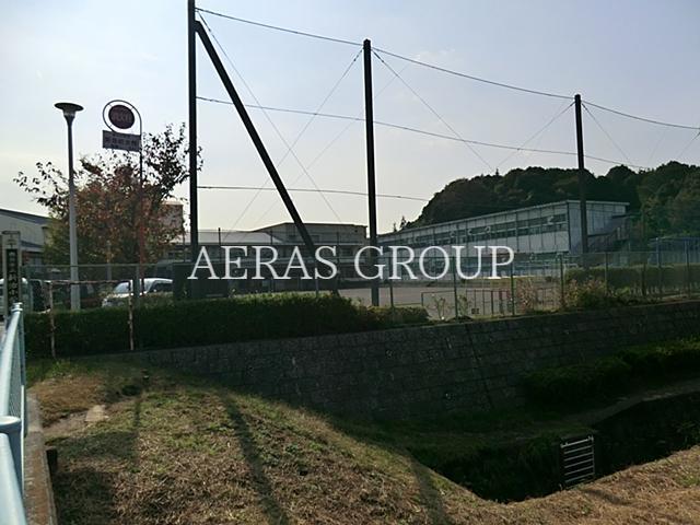 小学校　横浜市立新治小学校（小学校）まで969m