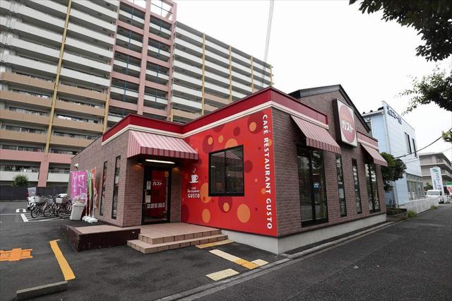 飲食店　ガスト（飲食店）まで590m