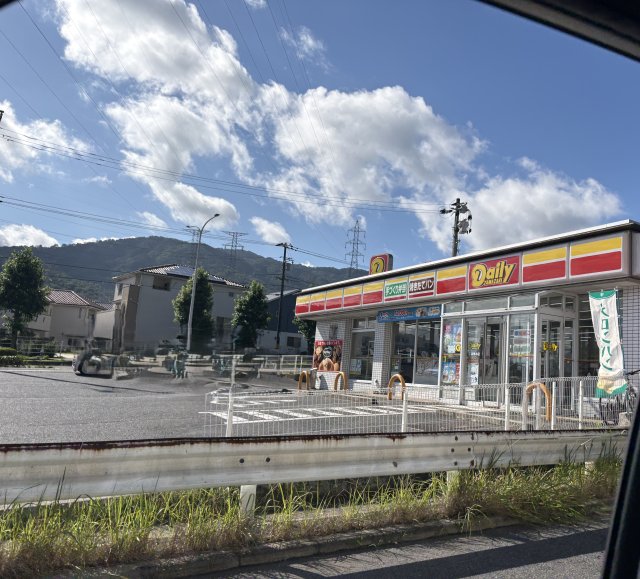 コンビニ　デイリーヤマザキ　広島馬木店（コンビニ）まで693m