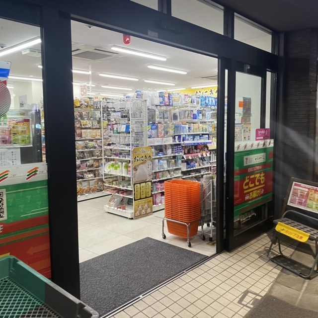 コンビニ　セブンイレブン江東亀戸4丁目店（コンビニ）まで376m