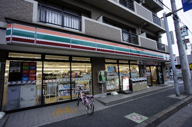 コンビニ　セブンイレブン 船橋塚田駅前店（コンビニ）まで526m