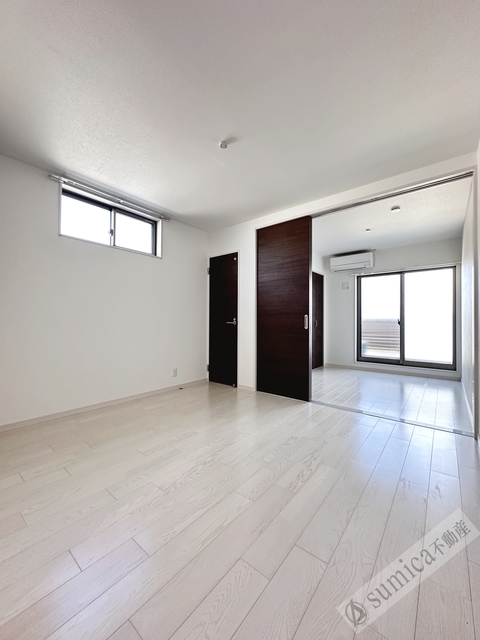 居室・リビング　開放感のある明るく優しい色味のお部屋です＾＾