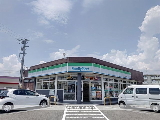 コンビニ　ファミリーマート（コンビニ）まで568m