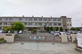 小学校　岡山市立富山小学校（小学校）まで498m