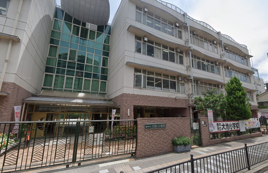 小学校　豊中市立大池小学校（小学校）まで662m