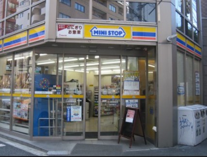 コンビニ　ミニストップ南青山6丁目店（コンビニ）まで307m