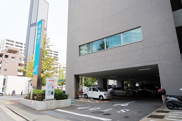 銀行　福岡銀行黒門支店（銀行）まで196m