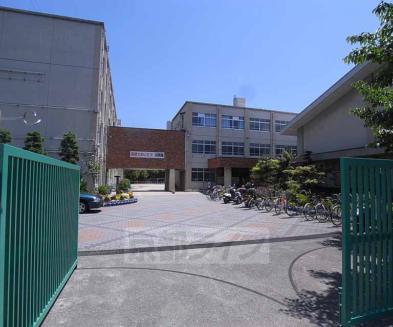 小学校　川岡東小学校（小学校）まで550m