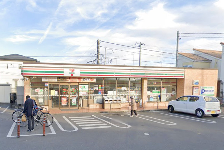 コンビニ　セブンイレブン（コンビニ）まで775m