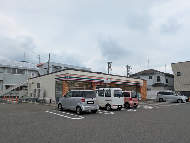 コンビニ　セブンイレブン坂井東4丁目店（コンビニ）まで877m