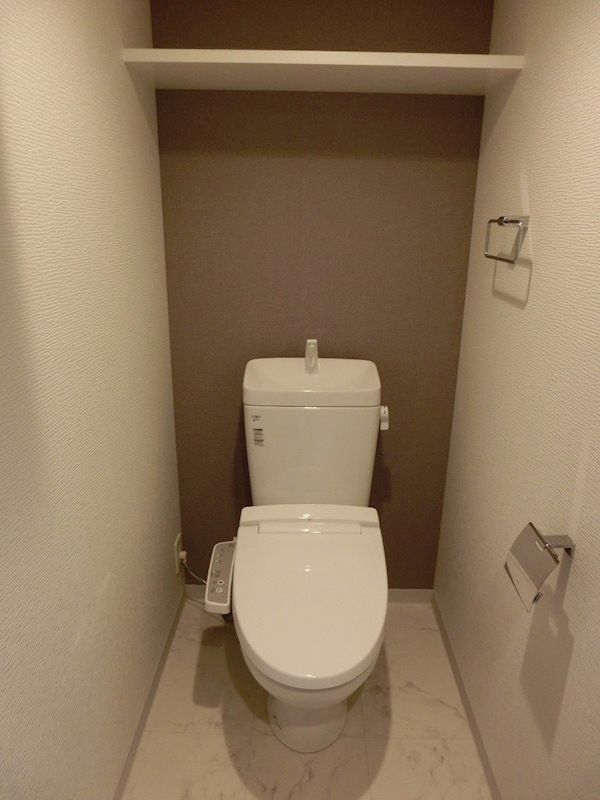 トイレ　現状優先とし写真は参照とする。