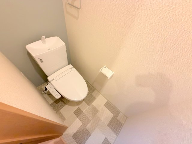トイレ　綺麗なトイレにはウォシュレット標準装備です。