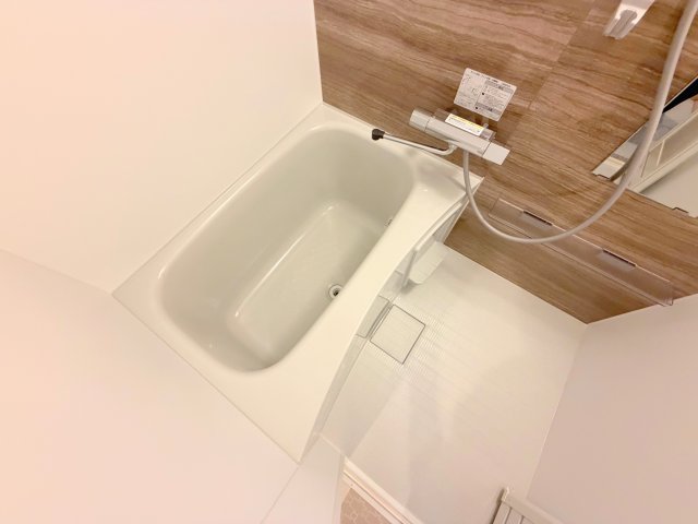 バス・シャワールーム　広めのお風呂は一日の疲れを癒してくれます。