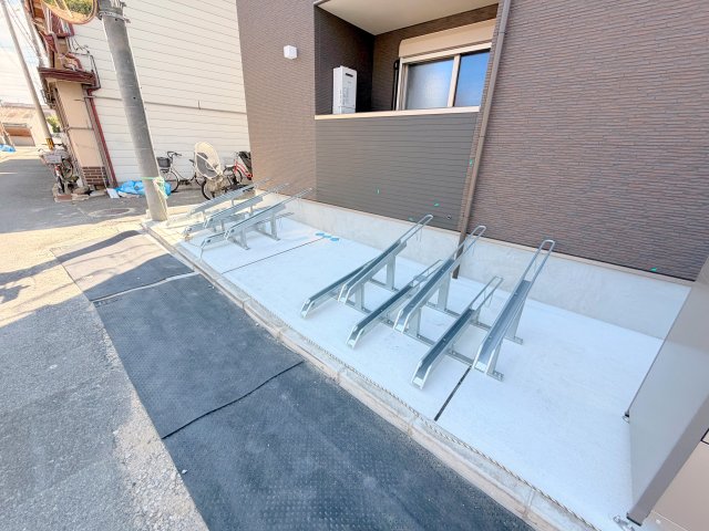 駐車場　敷地内には入居者専用の駐輪スペースもあります。