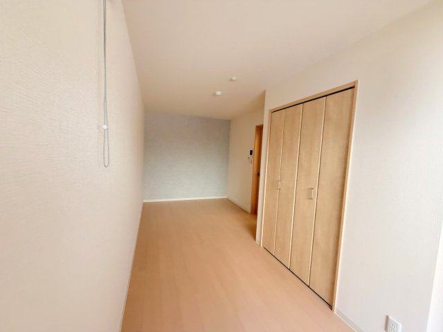 その他部屋・スペース　ゆとりのあるベッドルームで快適な睡眠をとってくださいね。