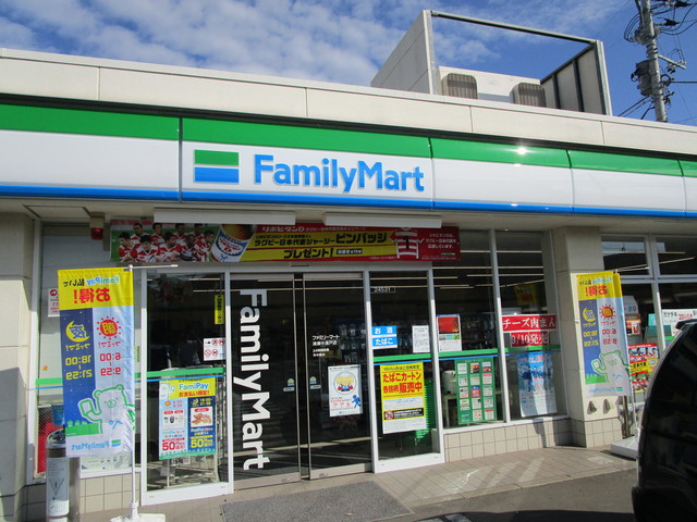 コンビニ　ファミリーマート（コンビニ）まで460m