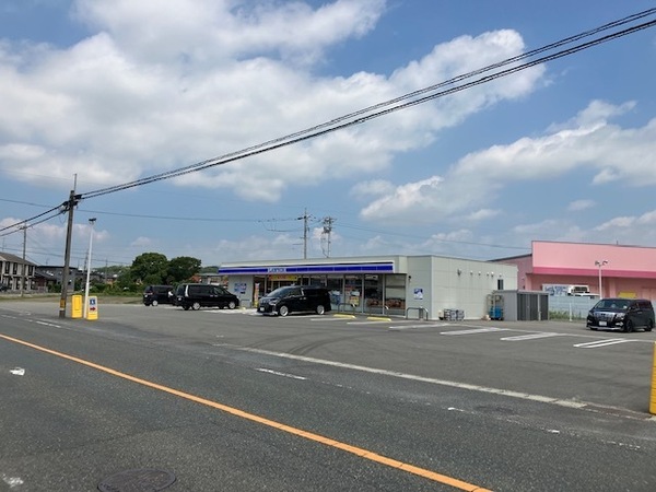 コンビニ　ローソン山陽小野田東高泊店（コンビニ）まで1095m