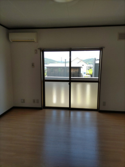 居室・リビング　※別部屋の写真です