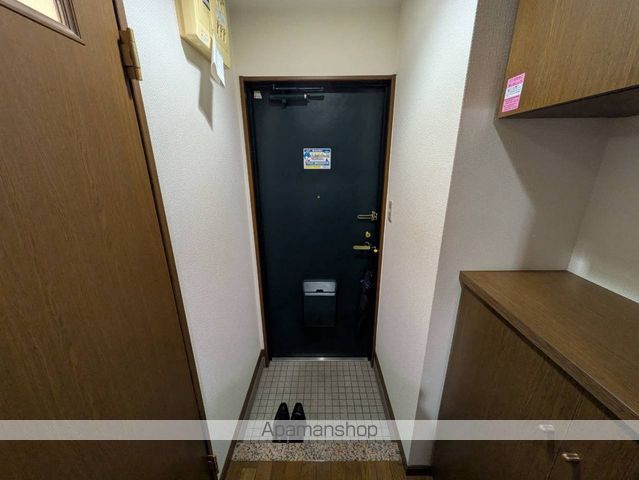 広島電鉄皆実線 比治山橋駅 徒歩8分 10階建 築25年の玄関写真