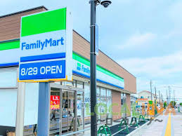 コンビニ　ファミリーマート 高坂駅東口店（コンビニ）まで629m