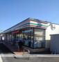 コンビニ　セブンイレブン小郡若草店（コンビニ）まで750m