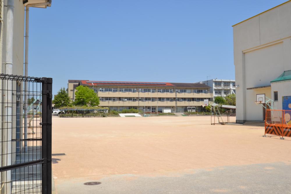 小学校　西宮市立上ケ原小学校（小学校）まで764m