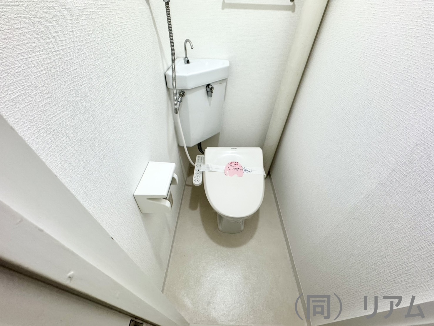 トイレ　温水洗浄便座ついてます♪