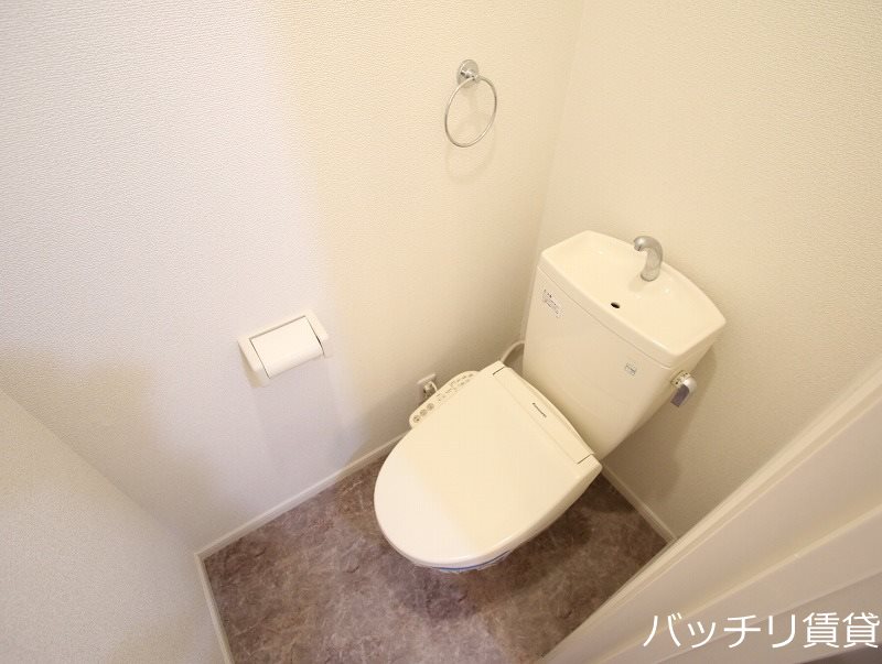 トイレ　＊画像は別部屋の為イメージ、現状優先致します