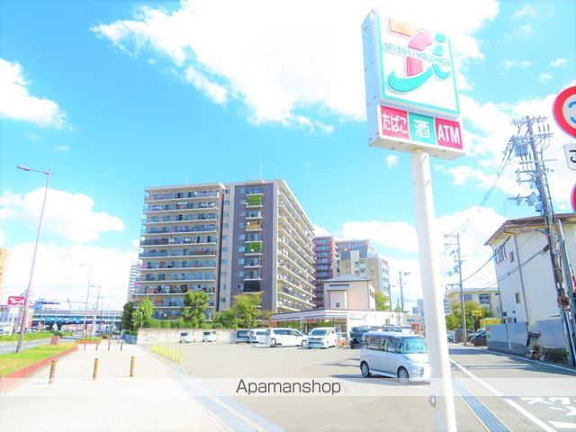 コンビニ　セブンイレブン（コンビニ）まで808m