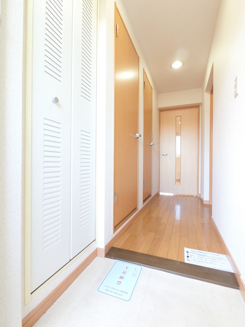 玄関　★玄関にシューズボックスあります★