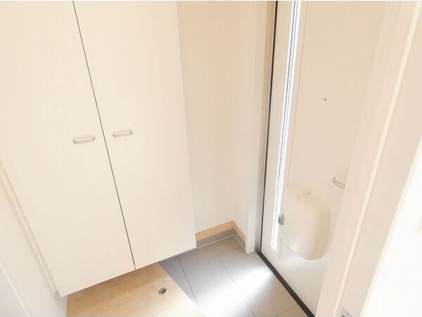 地下鉄東豊線 東区役所前駅 徒歩9分 2階建 築6年の玄関写真