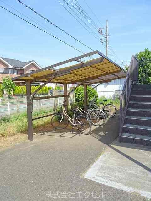 その他共有部分　屋根付きの駐輪場です。