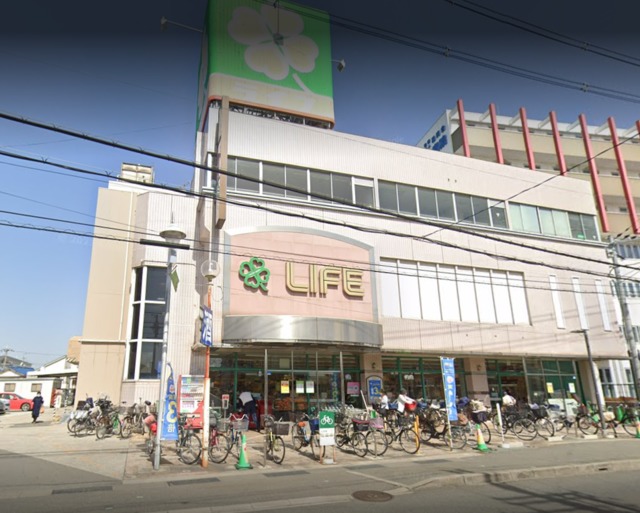 スーパー　ライフ恵我之荘店、なんでも揃う（スーパー）まで414m
