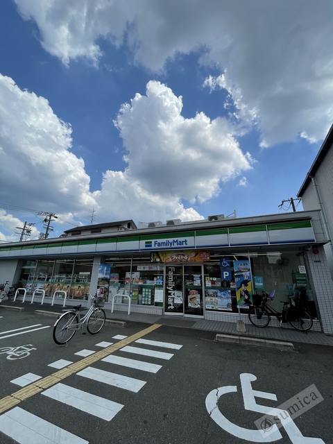 コンビニ　ファミリーマート一津屋三丁目店（コンビニ）まで219m