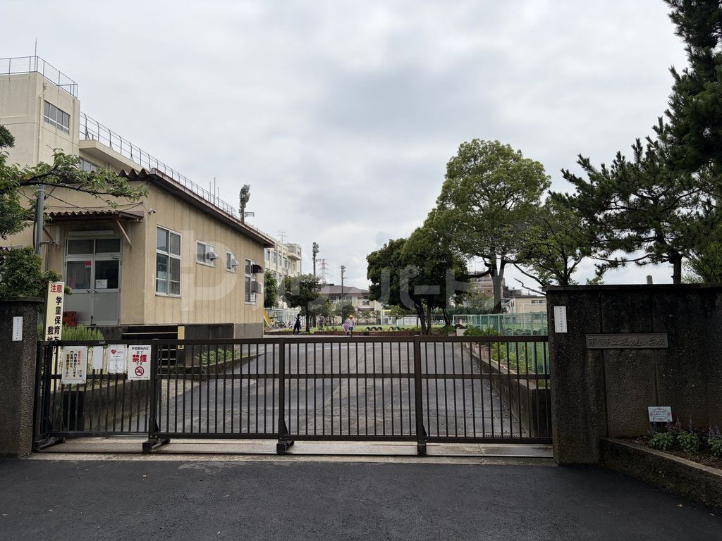 小学校　市川市立塩焼小学校（小学校）まで900m