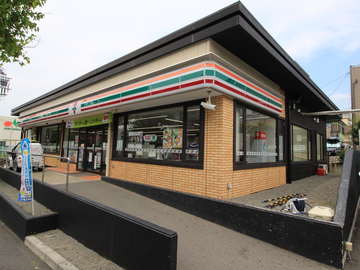 コンビニ　セブンイレブン（コンビニ）まで440m