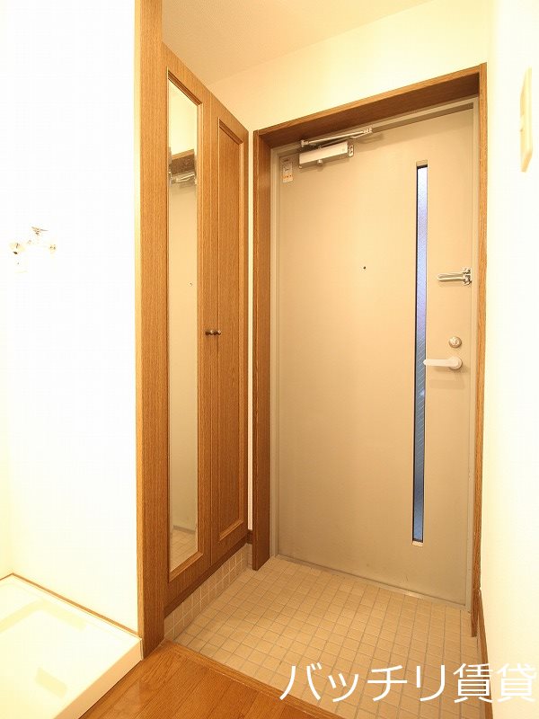 玄関　同物件別号室の為、現状優先