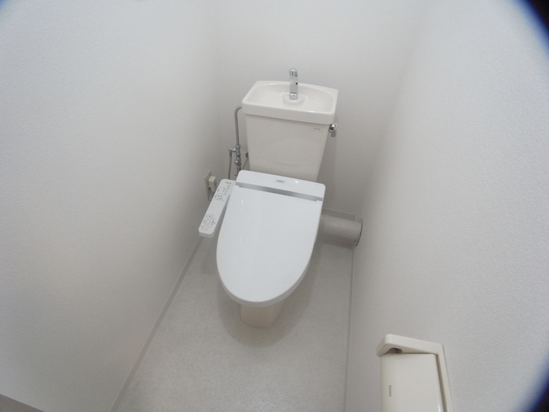 ＪＲ東海道本線 神戸駅 徒歩3分 8階建 築30年のトイレ写真