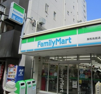 コンビニ　ファミリーマート巣鴨地蔵通り店（コンビニ）まで61m