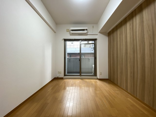 エスリード御堂筋梅田の居間写真