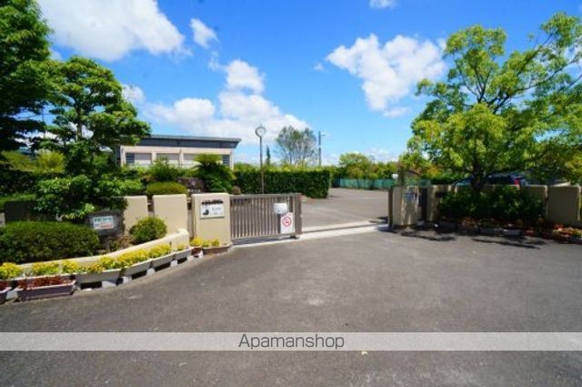 小学校　生駒市立鹿ノ台小学校（小学校）まで485m